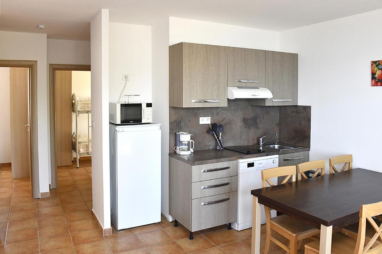 Punta Di Mare Aparthotel Linguizzetta Bagian luar foto