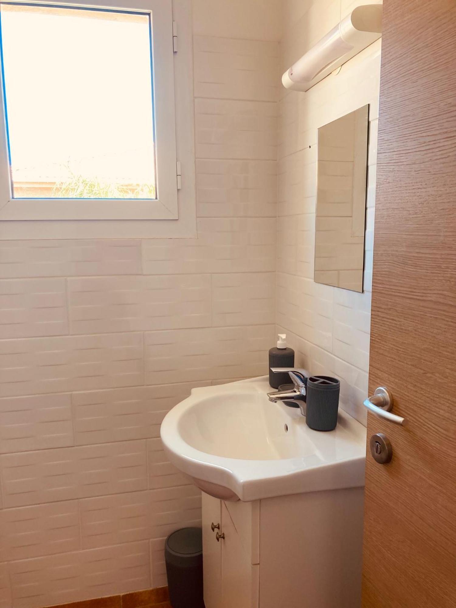 Punta Di Mare Aparthotel Linguizzetta Bagian luar foto