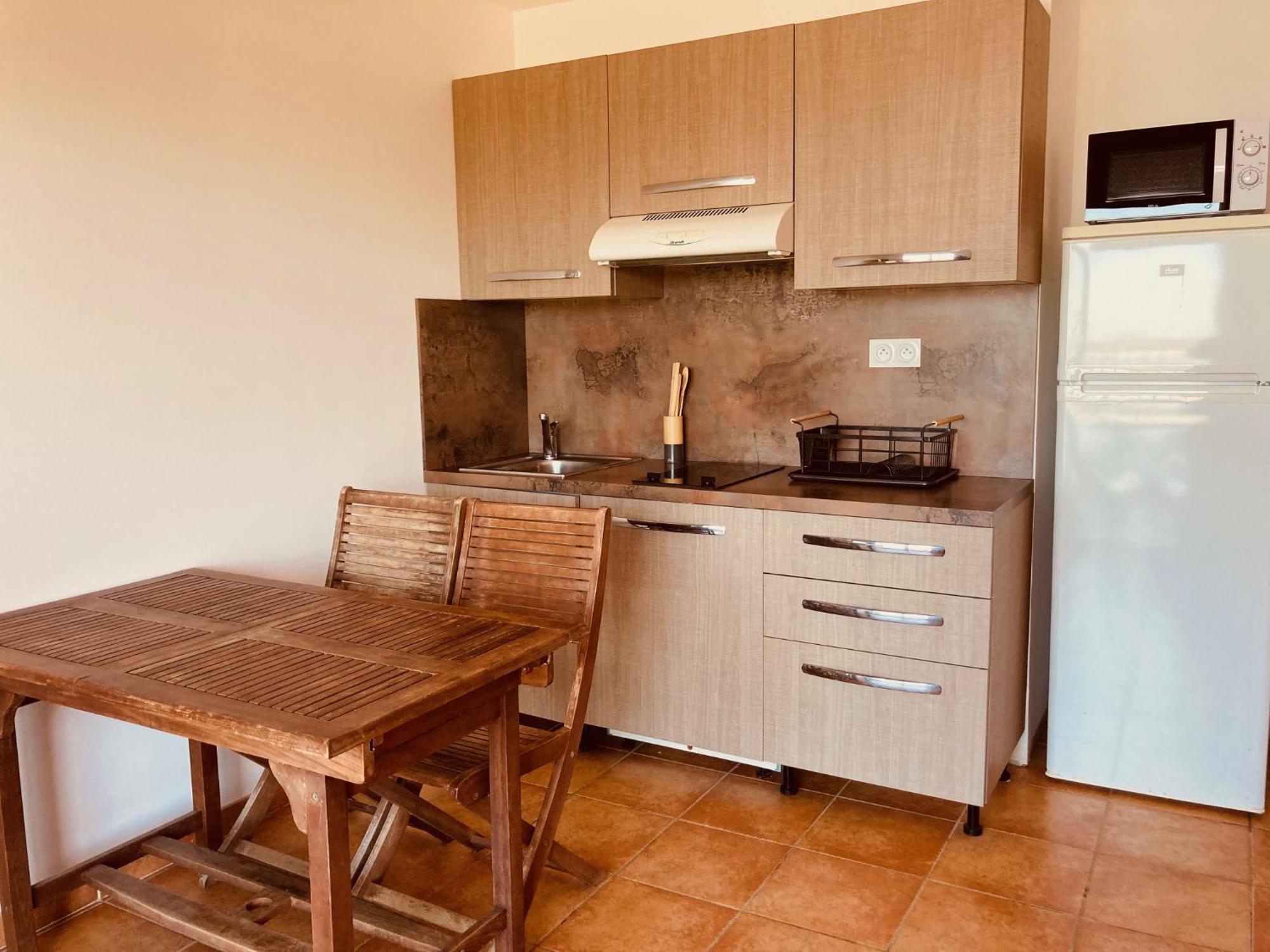 Punta Di Mare Aparthotel Linguizzetta Bagian luar foto